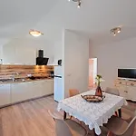 Apartamento By The Sea Kampor, Rab - 15310 *