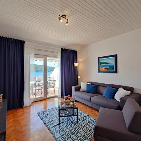 Apartment By The Sea Kampor, Rab - 15310 *