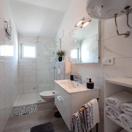 By The Sea Kampor, Rab - 15310 Apartman Rab Town